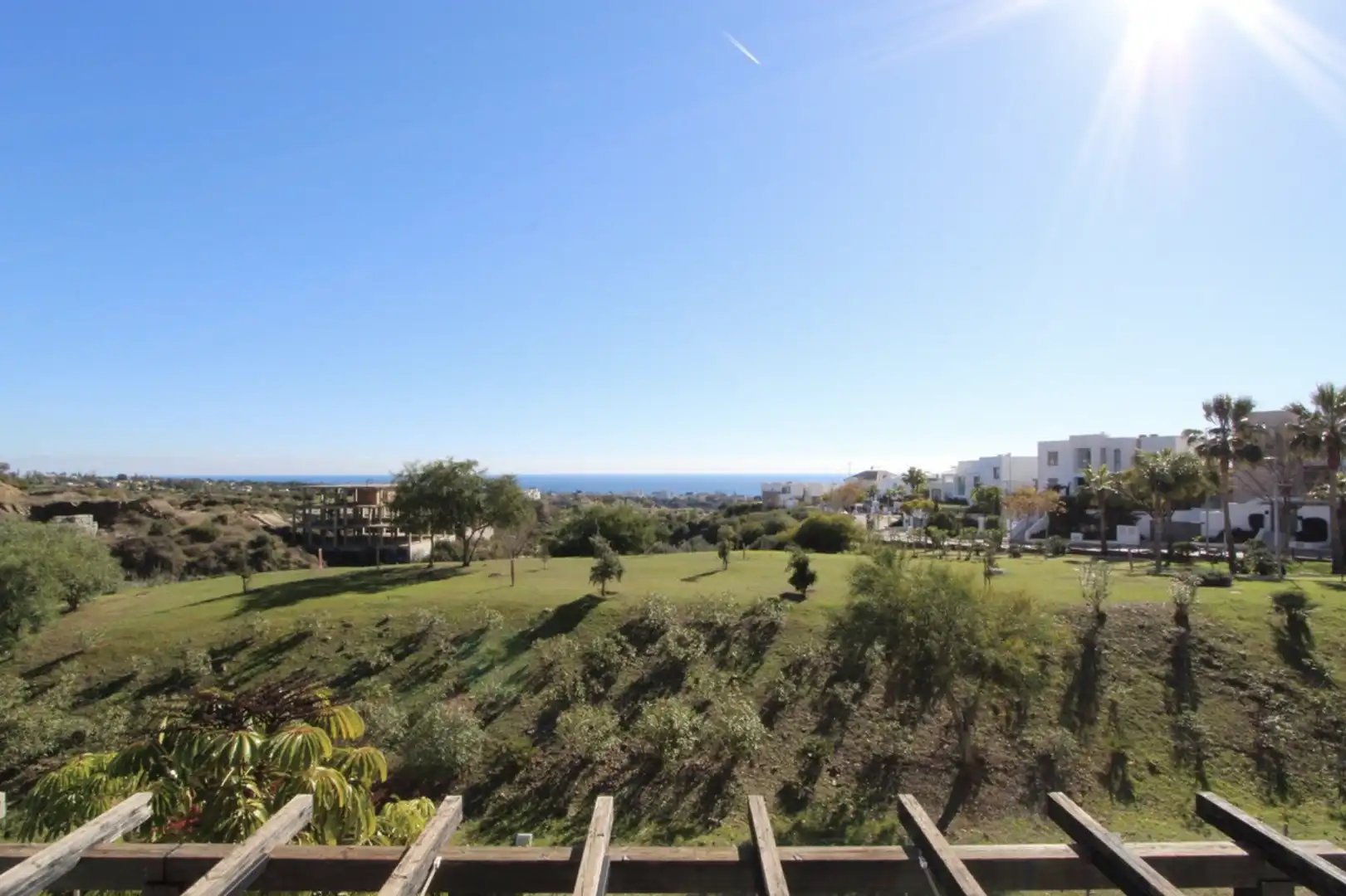 Vista exterior de Casa adosada en venda en Marbella amb Aire condicionat, Calefacció i Jardí privat