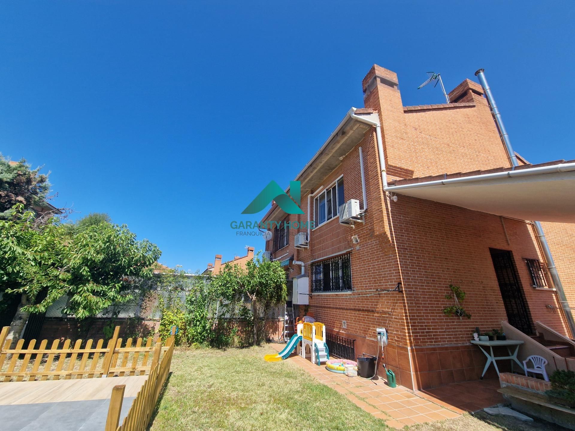 Garden of Single-family semi-detached for sale in Coslada  with Air Conditioner, Heating and Private garden