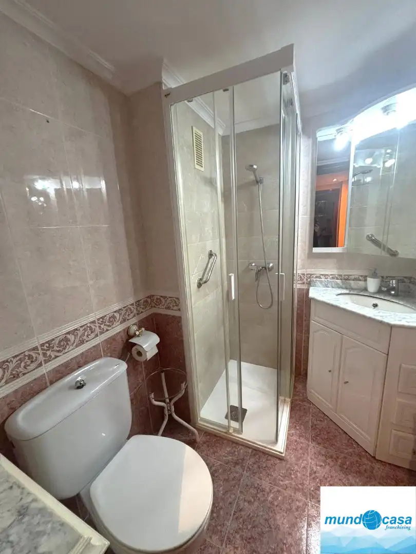 Bathroom of Flat for sale in Zaragoza  with Heating, Terrace and Furnished