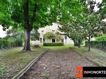 Casa amb jardí en venda a Barrio Sollagua