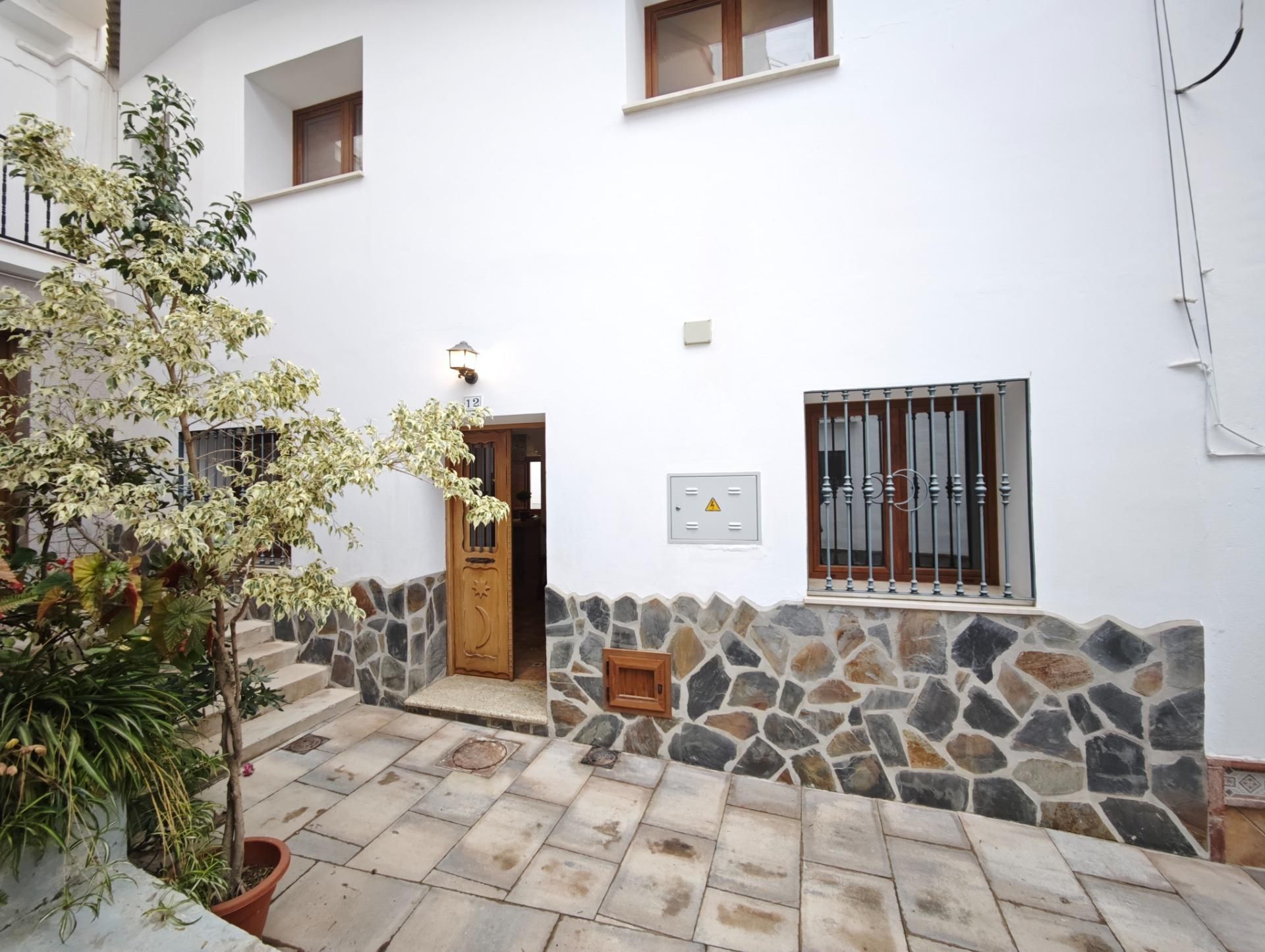 Single-family semi-detached for sale in Guaro  with Air Conditioner and Terrace