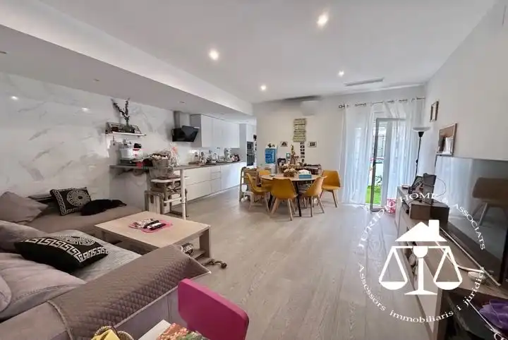 Sala d'estar de Casa adosada en venda en Sabadell amb Aire condicionat, Calefacció i Terrassa