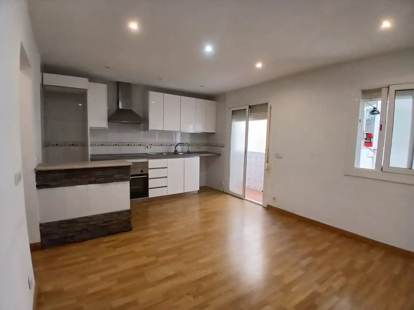 Kitchen of Flat for rent in Badalona  with Parquet flooring and Balcony