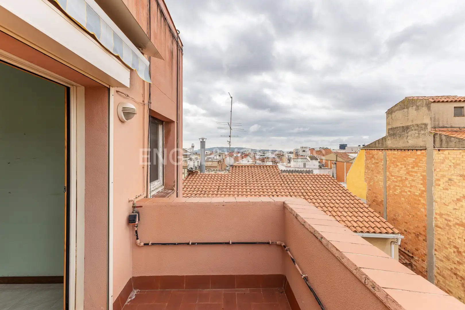 Vista exterior de Àtic en venda en Barcelona amb Calefacció, Parquet i Terrassa