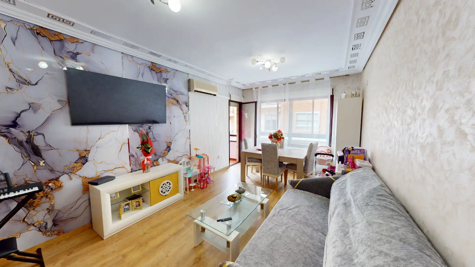 Living room of Flat for sale in  Albacete Capital  with Terrace, Furnished and Balcony