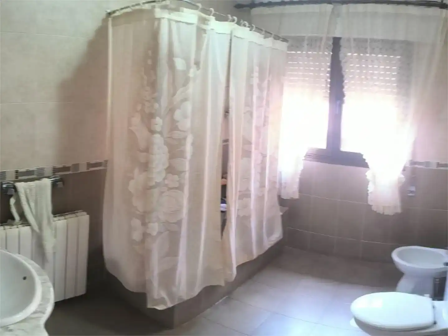 Bathroom of Flat for sale in Hijes  with Private garden, Storage room and Swimming Pool