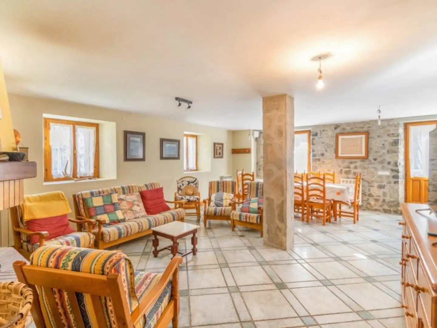 Country homes for sale in Uztárroz / Uztarroze