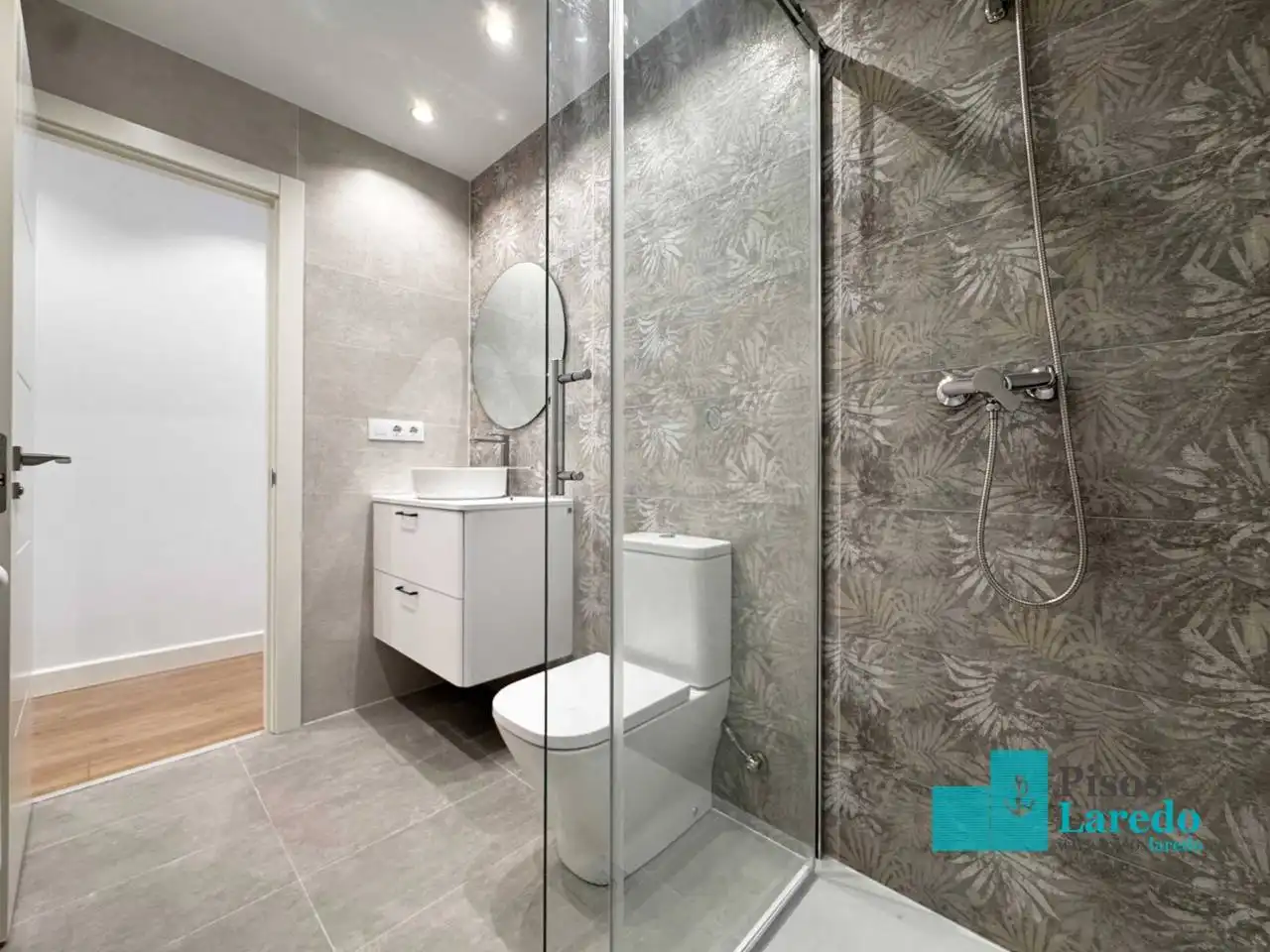 Badezimmer von Wohnung zum Verkauf in Laredo mit Heizung