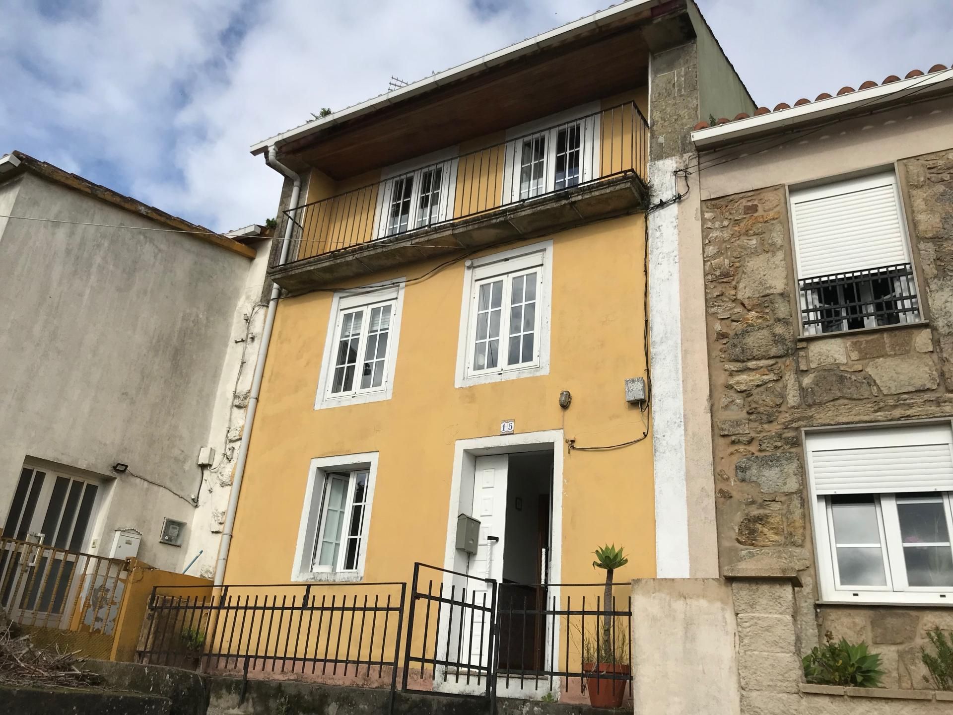 Exterior view of Single-family semi-detached for sale in Noia  with Balcony