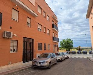 Außenansicht von Wohnung miete in Coria del Río mit Klimaanlage und Balkon