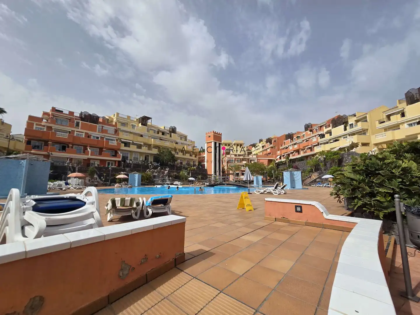 Vista exterior de Apartamento en venta en Arona con Terraza, Amueblado y Piscina comunitaria