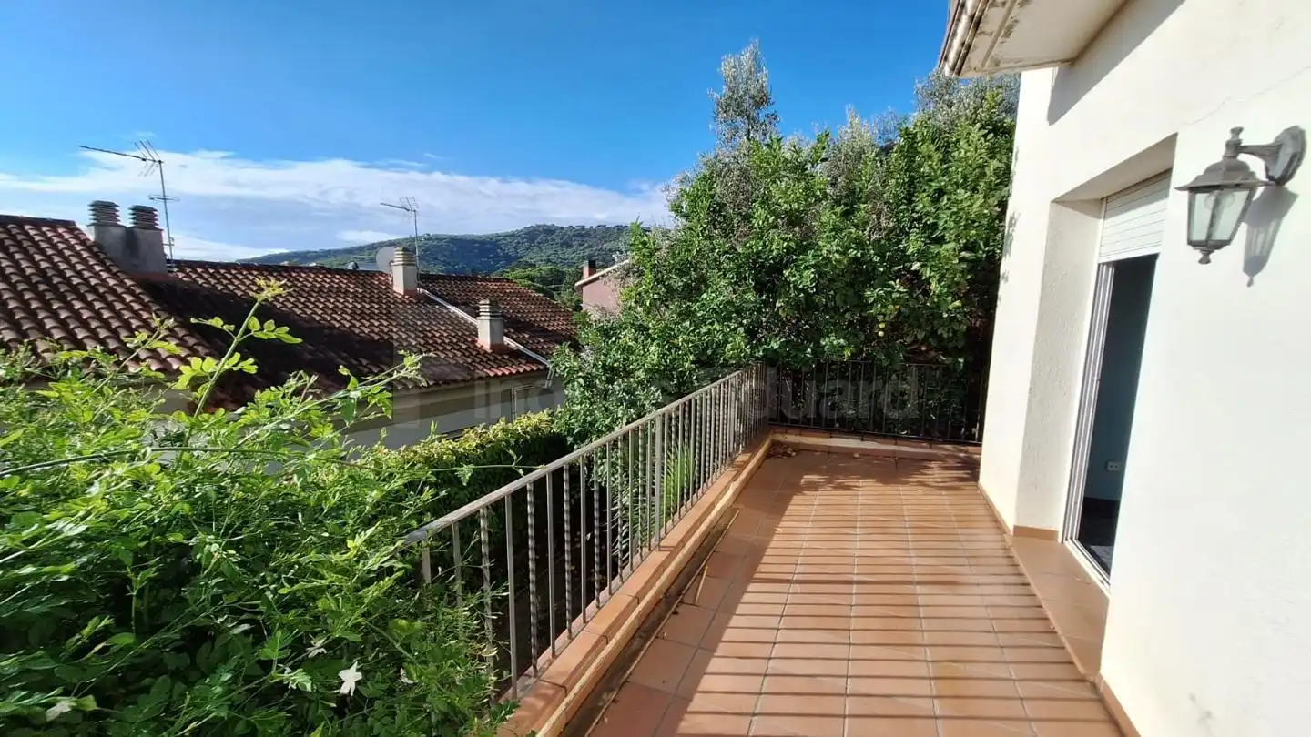 Maison mitoyenne avec jardin à vendre à Nucli Urbà