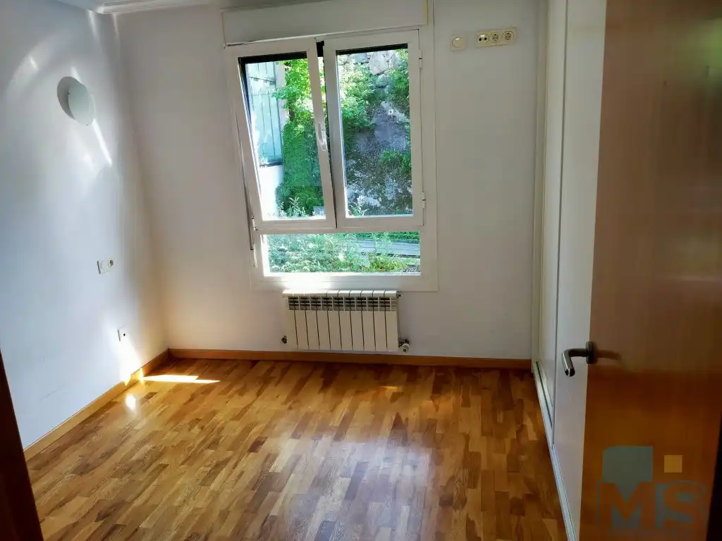 Habitación de Dúplex en venta en Donostia - San Sebastián  con Lavadora, Microondas y Balcón