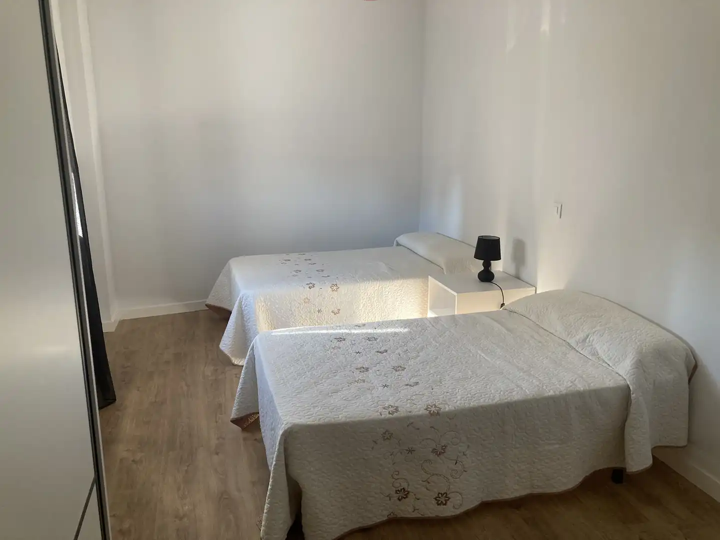 Dormitori de Casa adosada de lloguer en Peraleda de la Mata amb Aire condicionat, Parquet i Terrassa