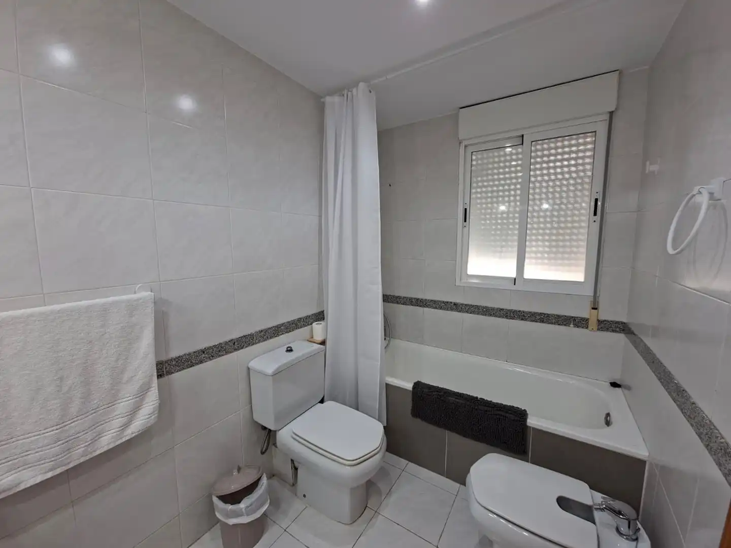 Badezimmer von Einfamilien-Reihenhaus zur Miete in Vinaròs mit Terrasse, Möbliert und Gemeinschaftspool