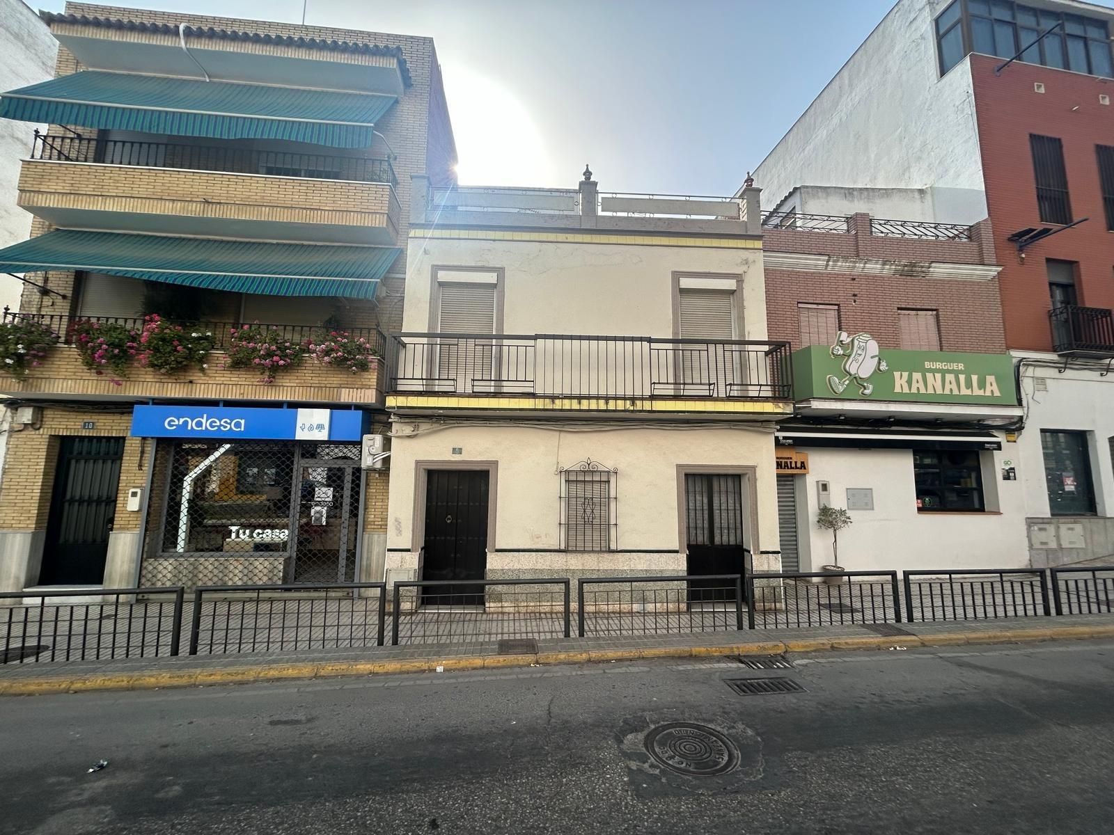 Exterior view of House or chalet for sale in Los Palacios y Villafranca