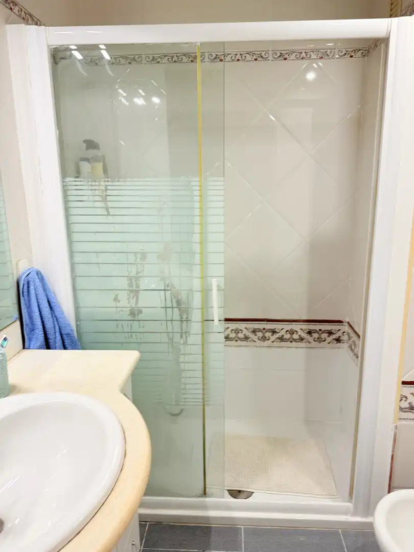 Baño de Planta baja en venta en Badalona con Aire acondicionado, Calefacción y Jardín privado