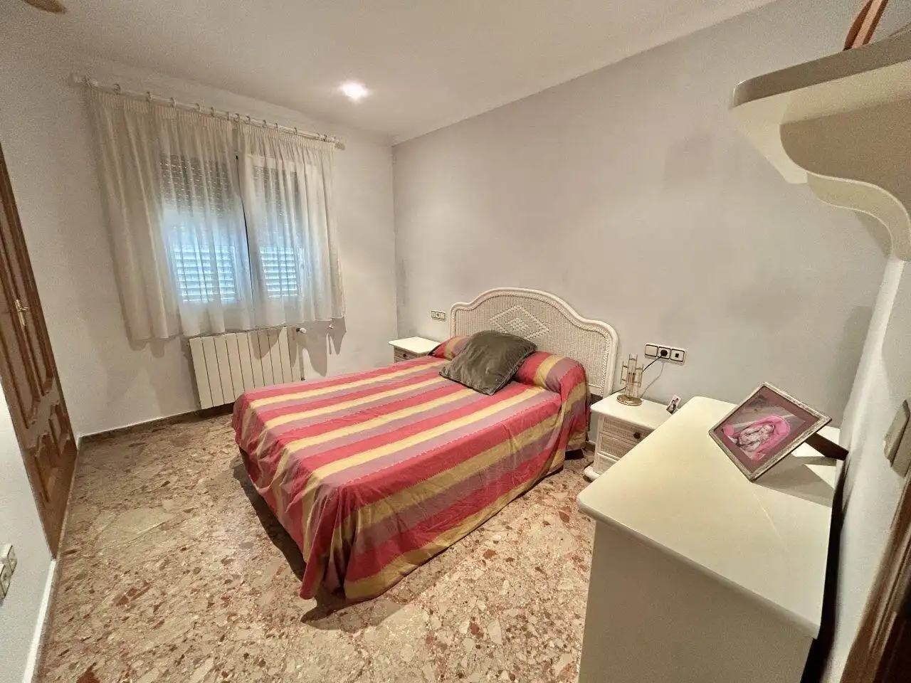Dormitori de Casa adosada en venda en Oliva amb Aire condicionat, Calefacció i Jardí privat