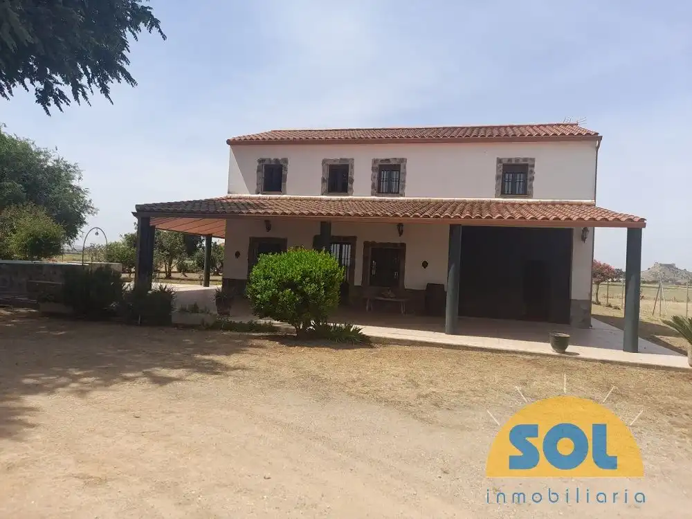 Xalet amb piscina en venda a Calle Diputación Provincial