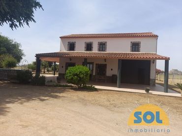 Villa con piscina in vendita a Calle Diputación Provincial