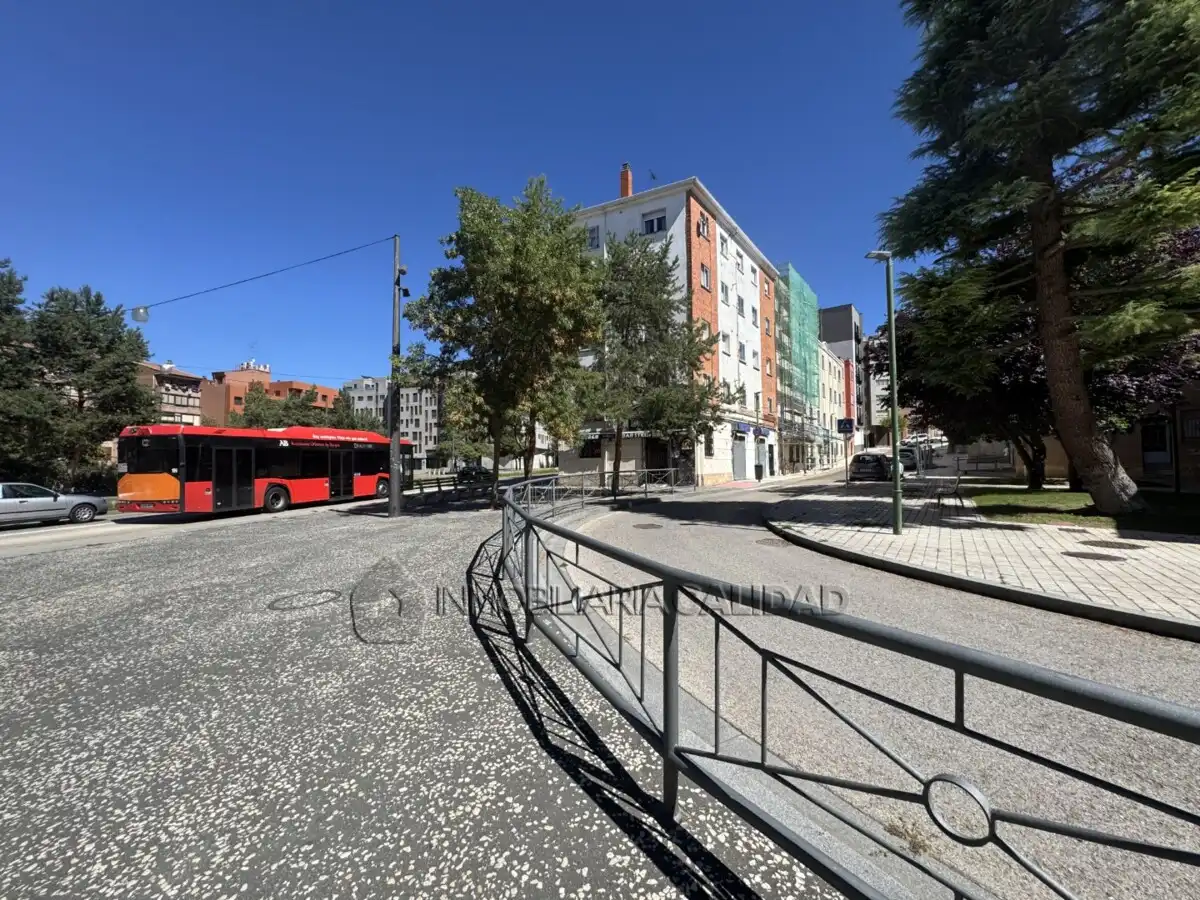 Vista exterior de Pis en venda en Burgos amb Calefacció