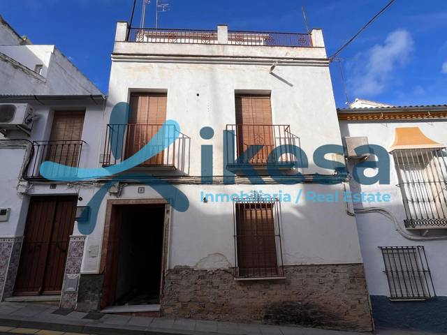 Casa adosada en Venta en Badolatosa