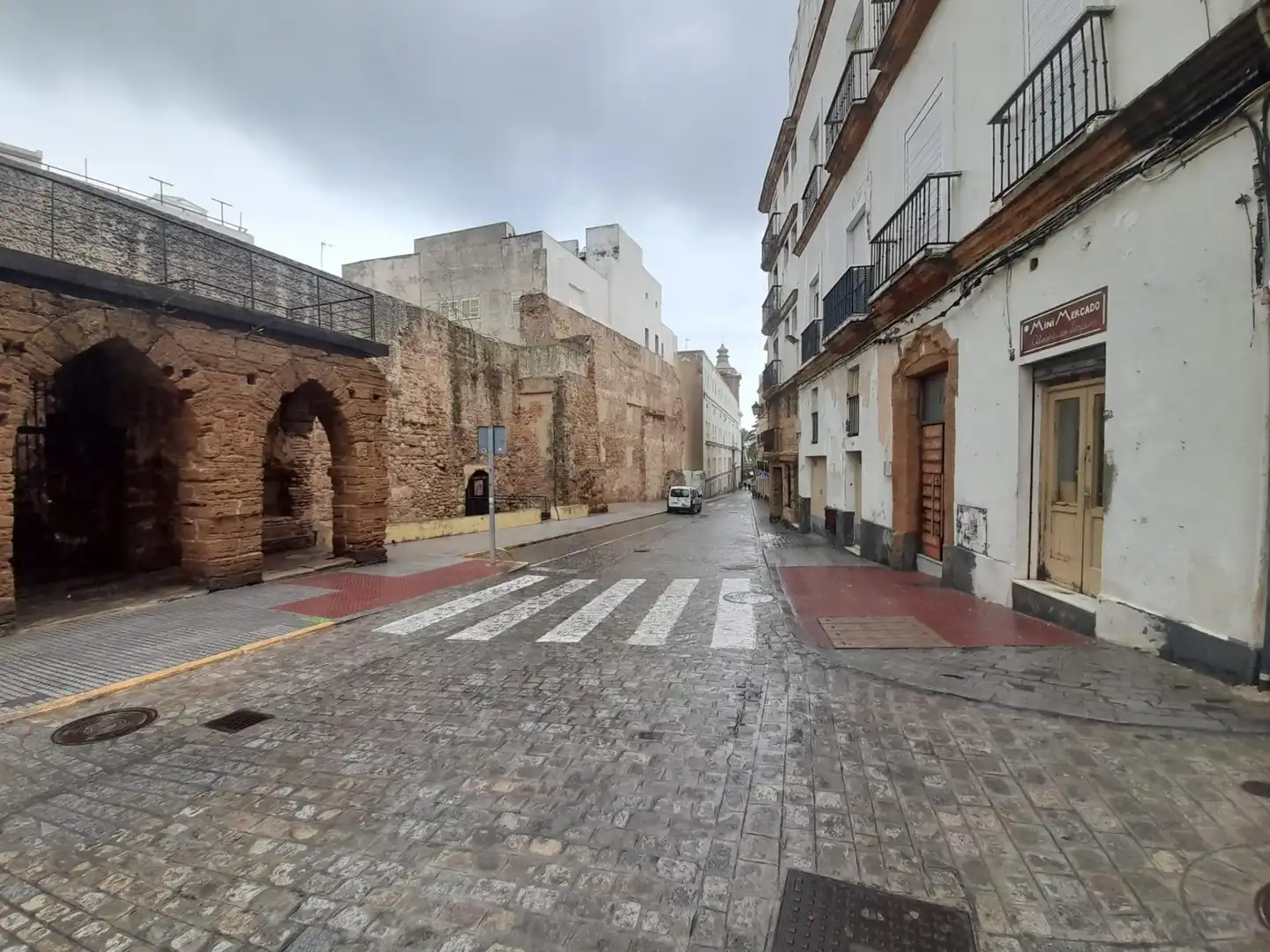 Vista exterior de Local de alquiler en Cádiz