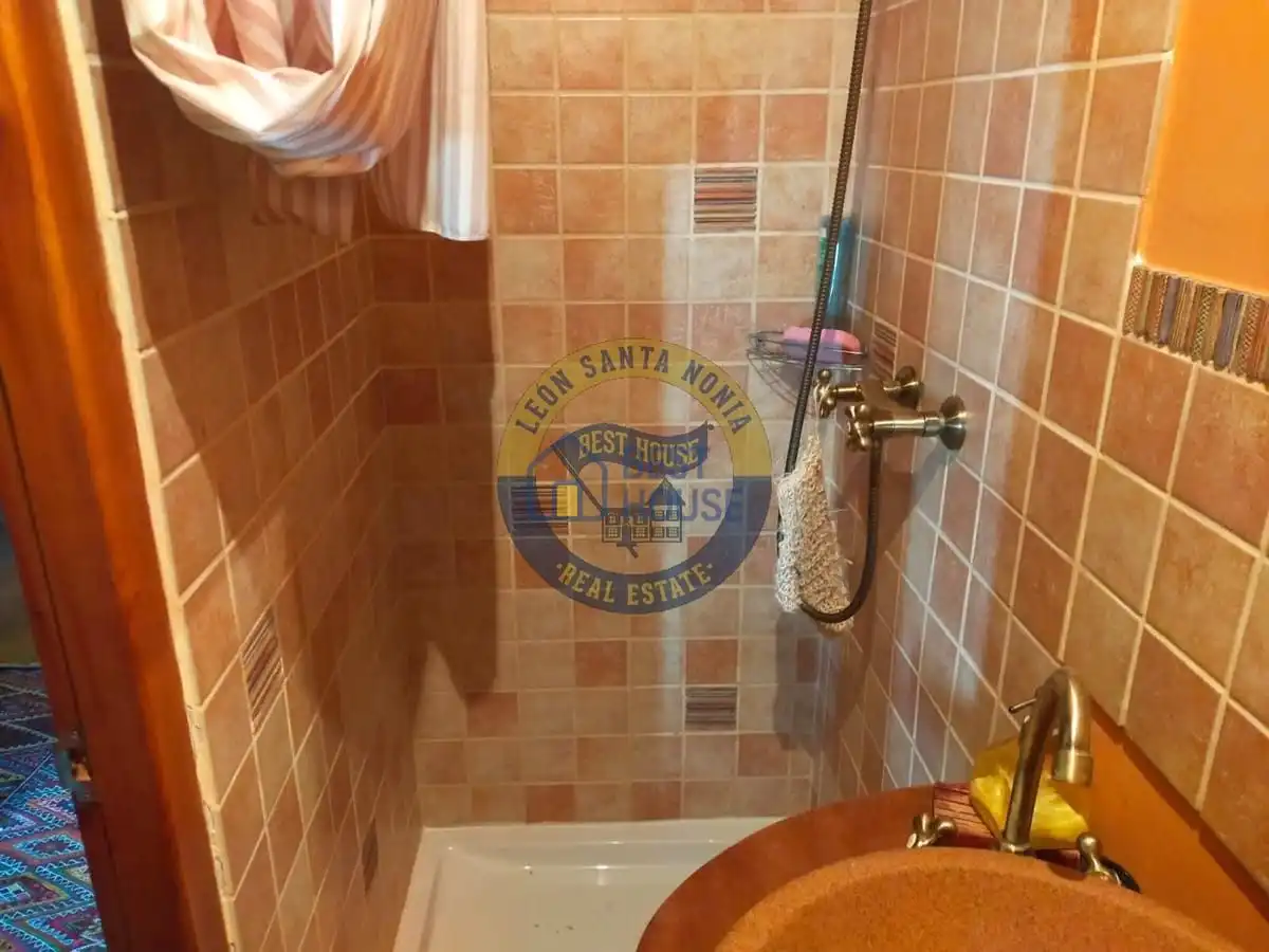 Baño de Finca rústica en venta en Boca de Huérgano con Calefacción, Parquet y Amueblado