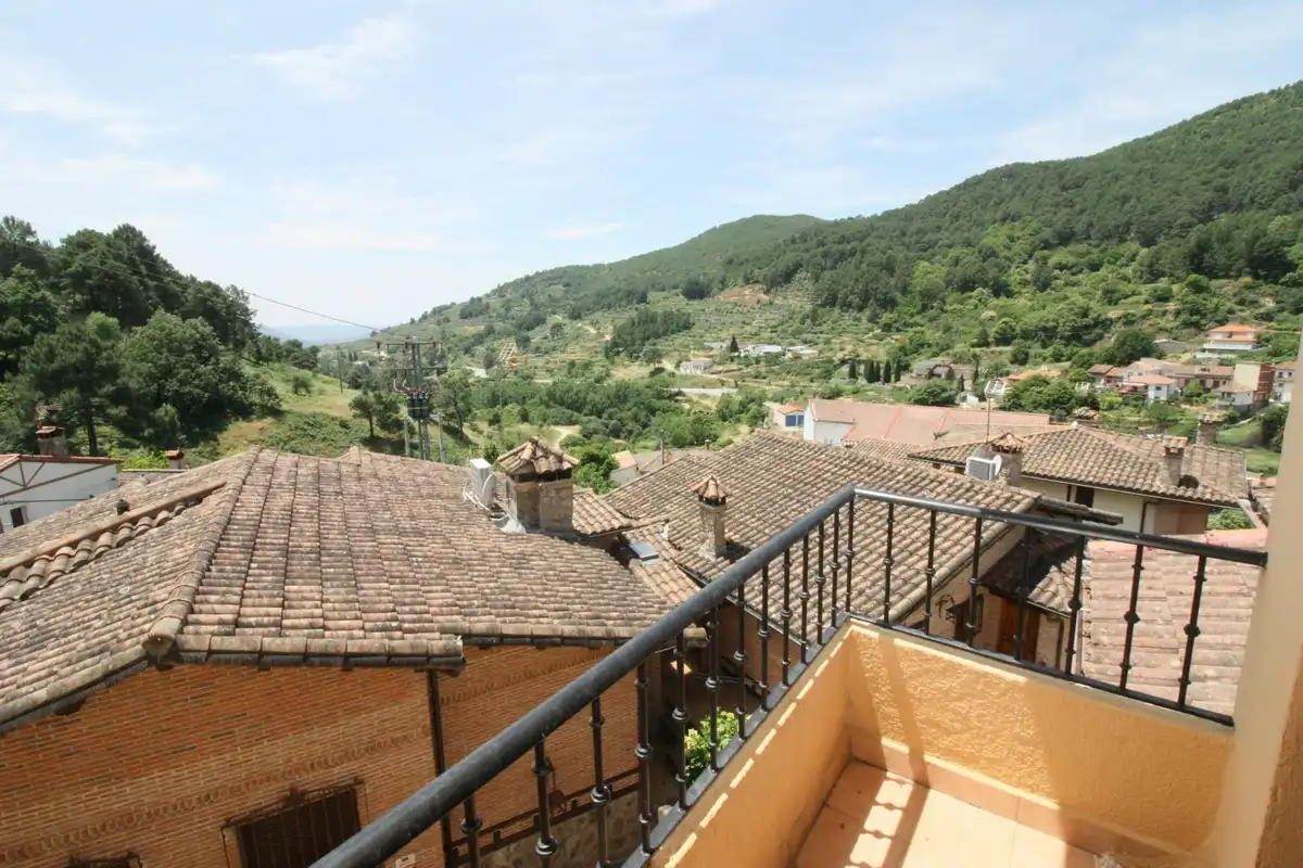 Vista exterior de Pis en venda en Cuevas del Valle amb Calefacció, Traster i Moblat