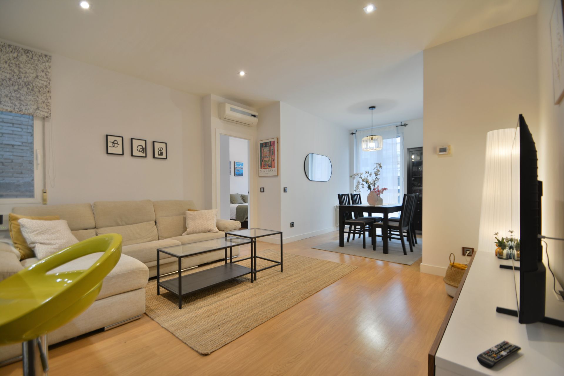 Living room of Flat to rent in  Madrid Capital  with Air Conditioner, Heating and Furnished