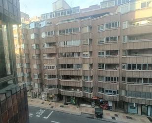 Vista exterior de Pis en venda en León Capital  amb Calefacció, Terrassa i Traster