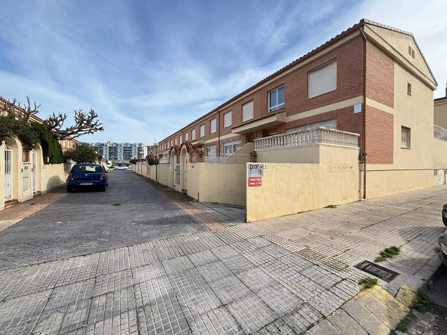 Vista exterior de Casa adosada en venda en Gandia amb Terrassa