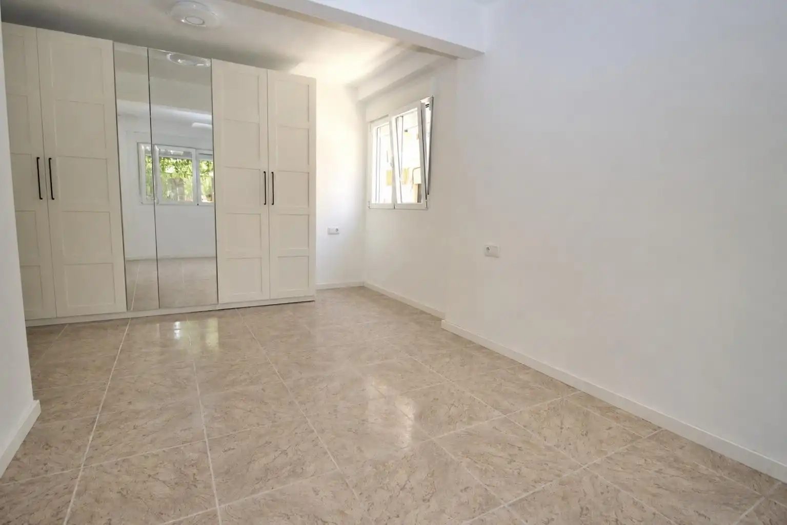 Dormitori de Planta baixa en venda en Elche / Elx