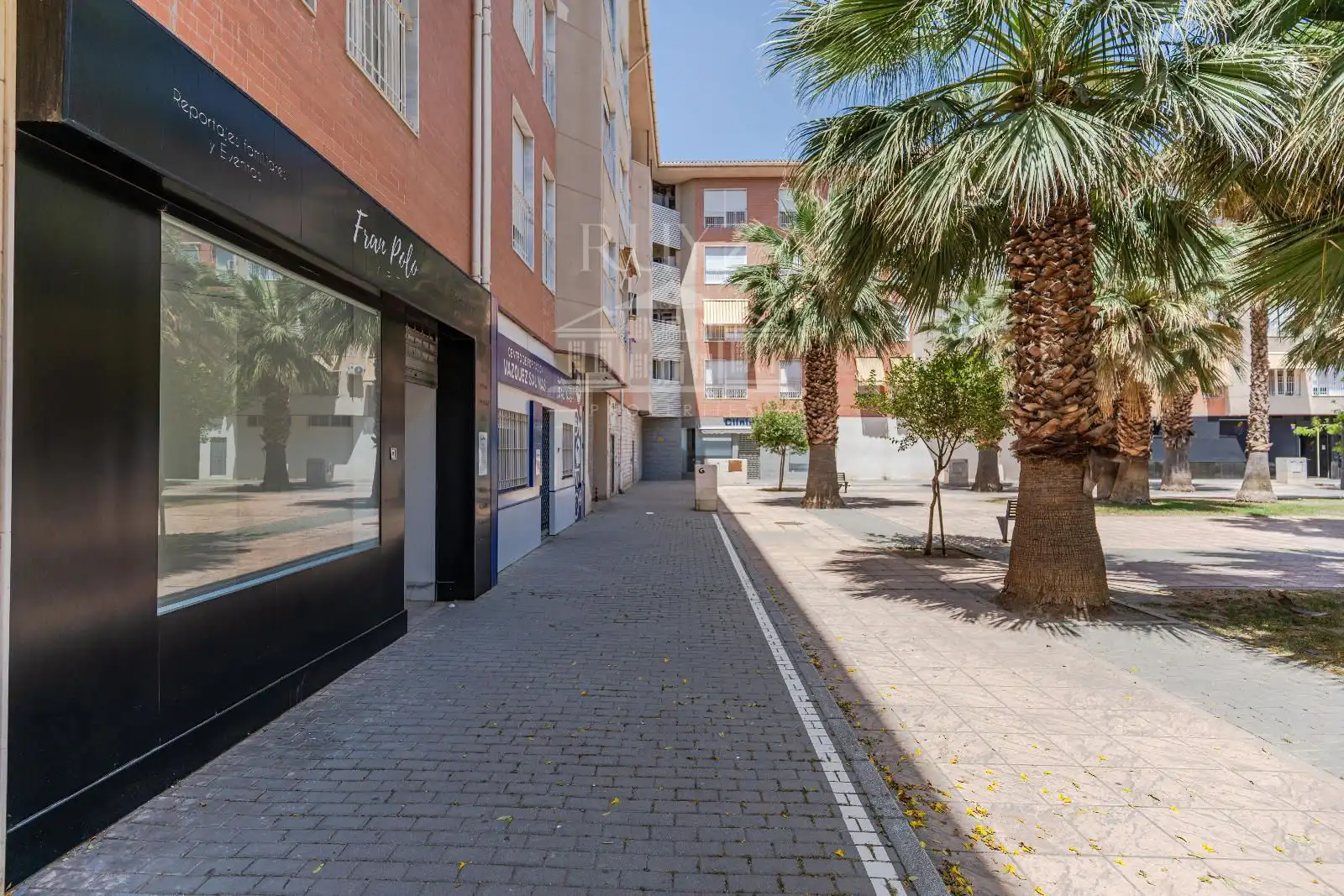 Local comercial de lloguer a Candida Jimenez Cazorla