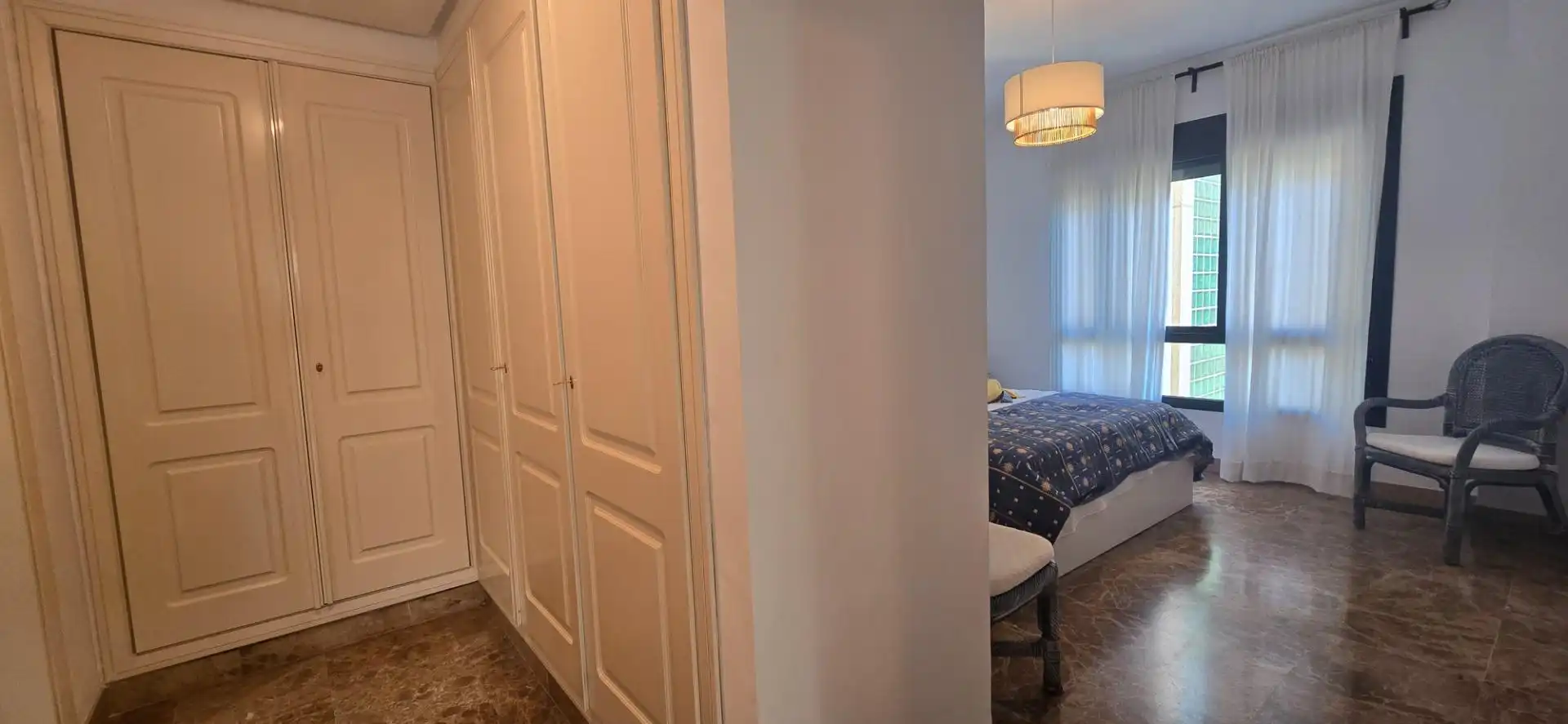 Dormitori de Pis de lloguer en Marbella amb Aire condicionat, Moblat i Jacuzzi