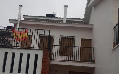 Vista exterior de Casa adosada en venda en Villafranca de los Caballeros amb Traster i Piscina comunitària