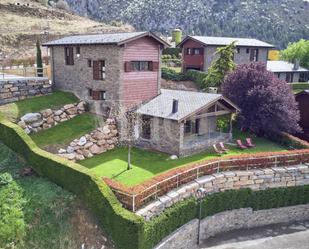 Vista exterior de Casa o xalet en venda en Prullans amb Calefacció, Jardí privat i Parquet