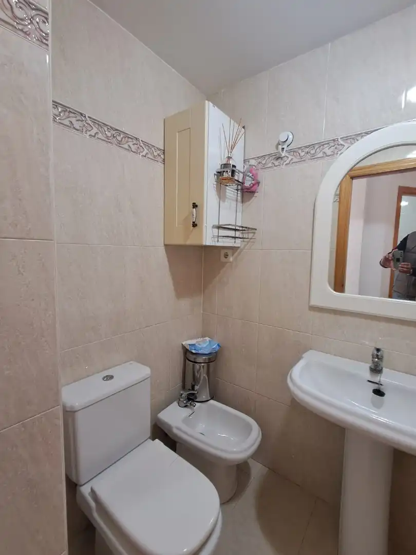 Baño de Piso de alquiler en Coín con Aire acondicionado, Amueblado y Horno