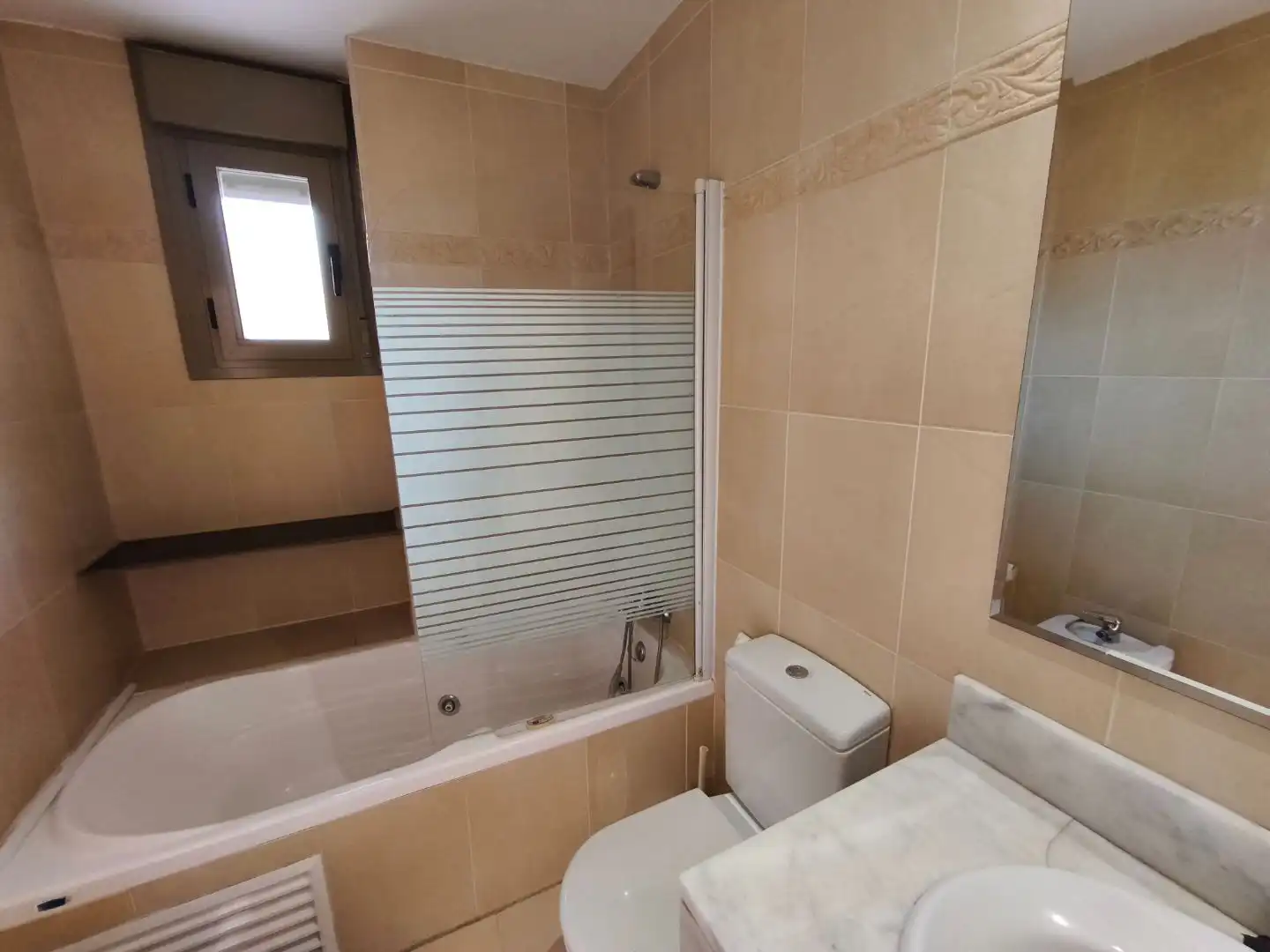 Bathroom of Flat for rent in Urbanizaciones