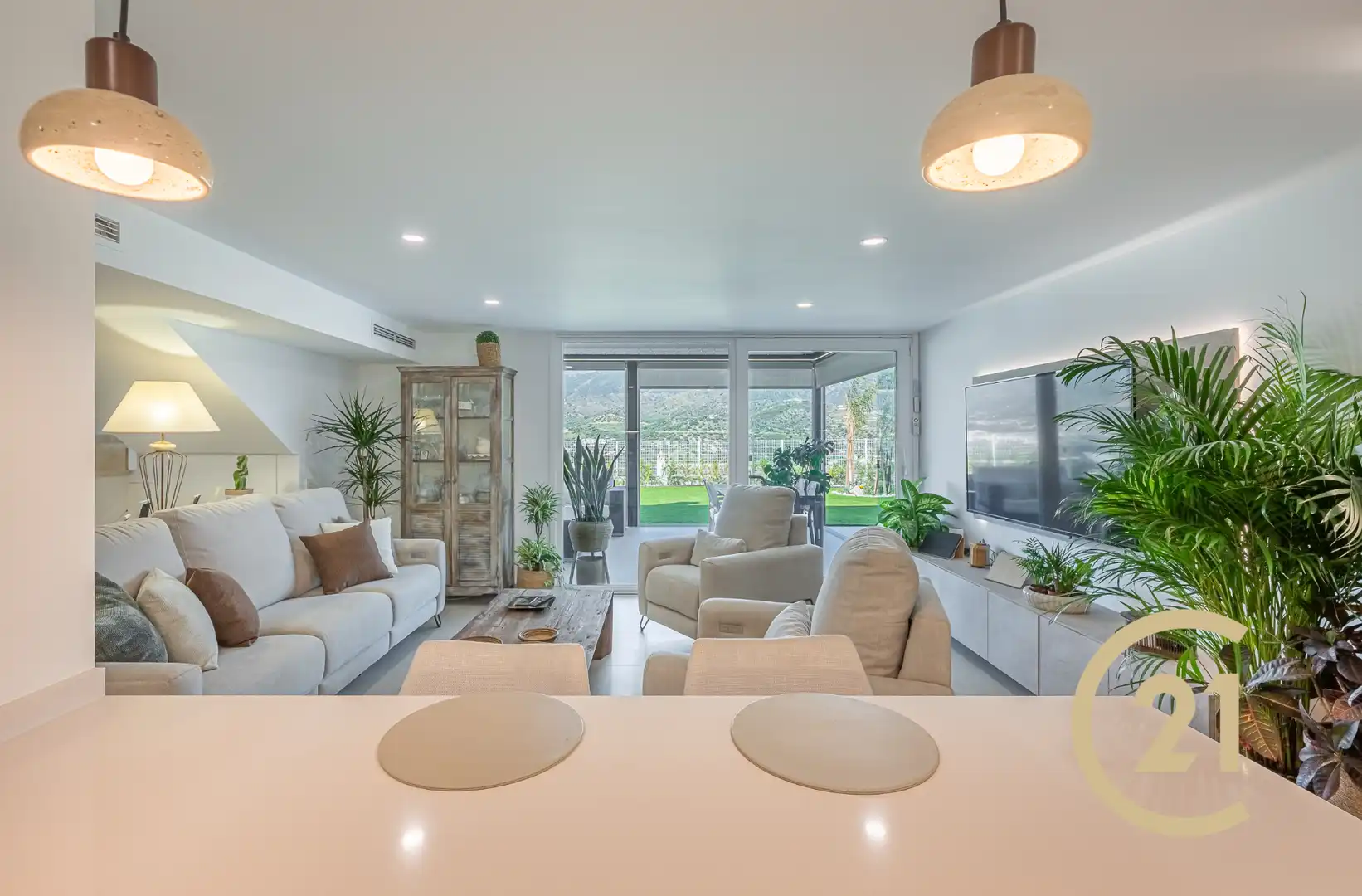 Sala d'estar de Casa o xalet en venda en Viñuela amb Jardí privat, Terrassa i Traster