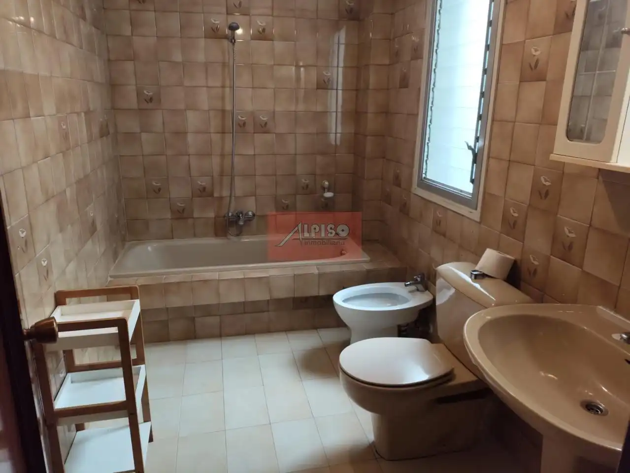Bany de Pis de lloguer en Ourense Capital  amb Calefacció, Parquet i Traster