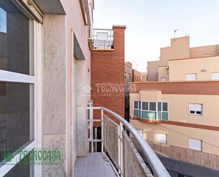 Vista exterior de Pis en venda en Roquetas de Mar