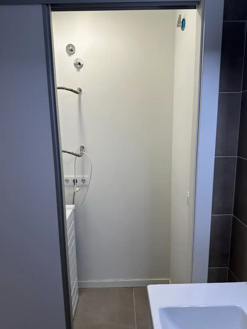 Bathroom of Flat for rent in L'Hospitalet de Llobregat  with Air Conditioner, Parquet flooring and Oven