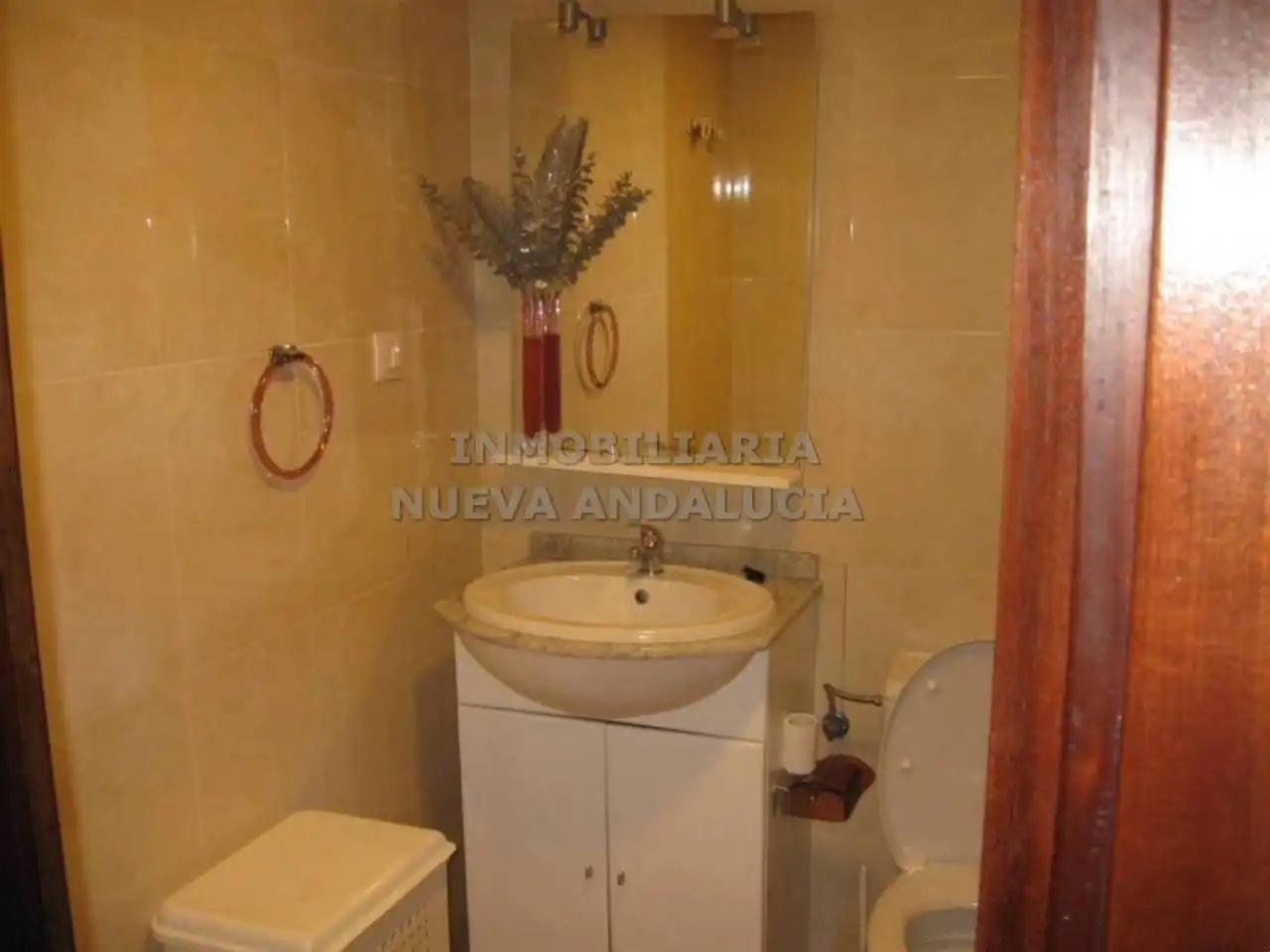 Baño de Piso de alquiler en Almería con Terraza, Amueblado y Piscina comunitaria