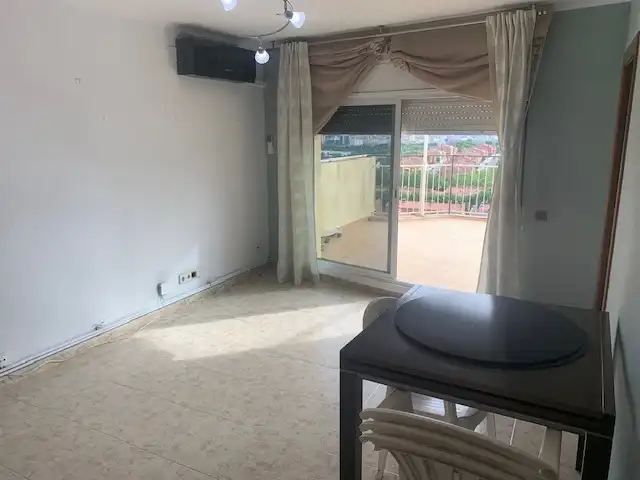 Wohnzimmer von Dachboden zum Verkauf in Badalona mit Klimaanlage, Heizung und Terrasse