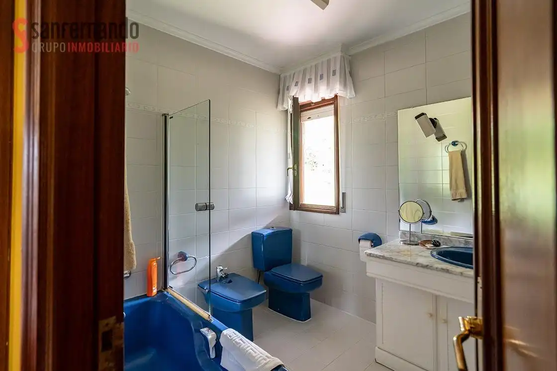 Baño de Casa o chalet en venta en Torrelavega  con Calefacción, Jardín privado y Terraza