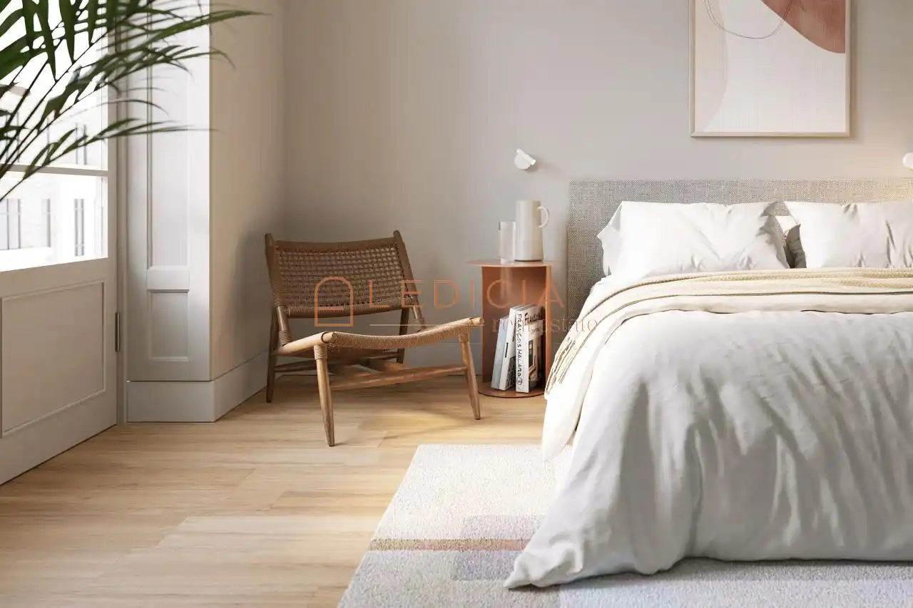 Bedroom of Flat for sale in Vigo   with Heating, Terrace and Furnished