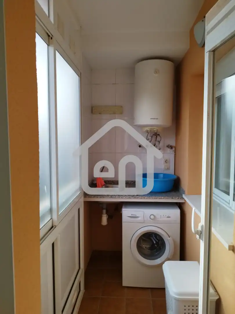 Küche von Einfamilien-Reihenhaus zum Verkauf in Requena mit Klimaanlage und Balkon