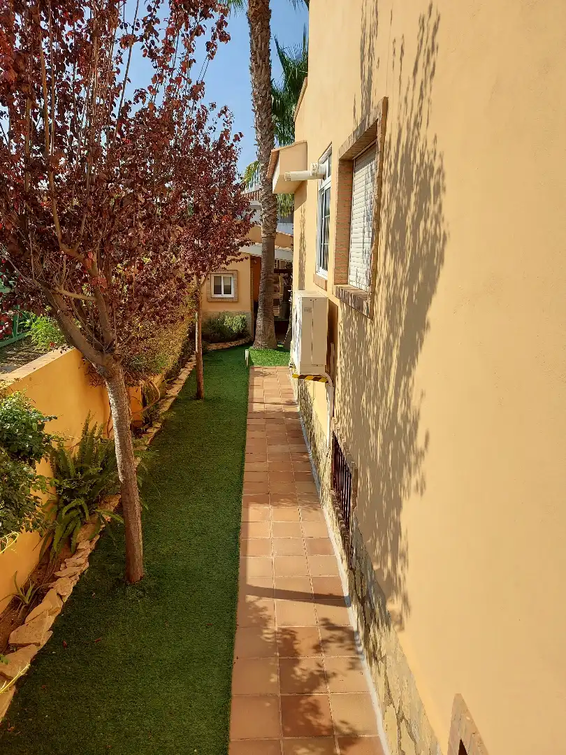 Jardí de Casa o xalet en venda en La Pobla de Vallbona amb Aire condicionat, Calefacció i Jardí privat
