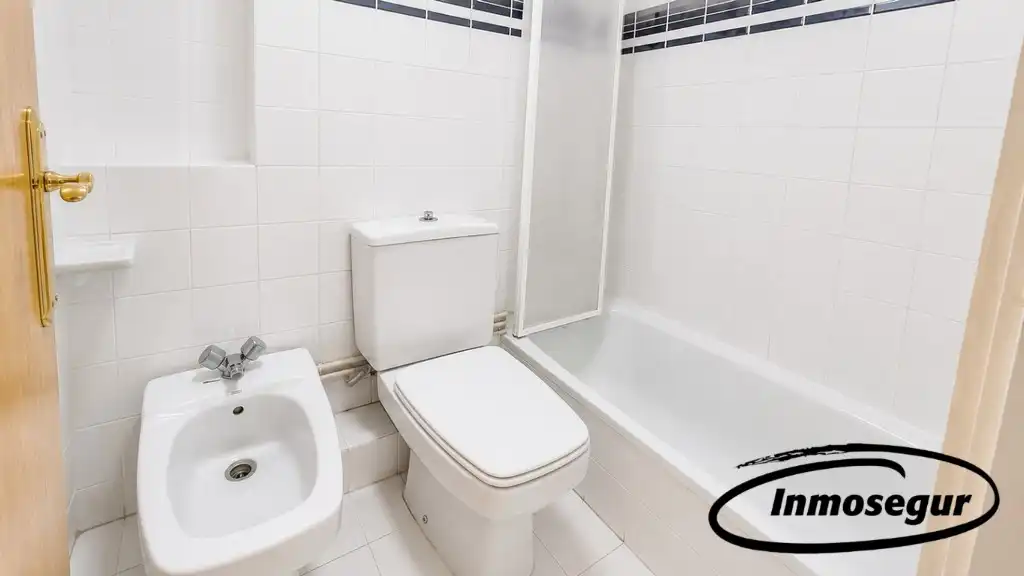 Baño de Piso en venta en Salou con Terraza y Amueblado